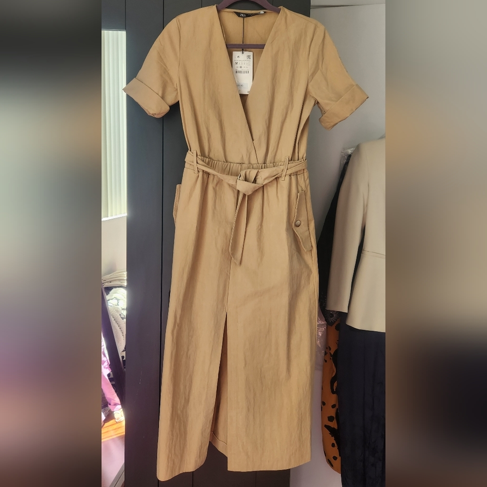 Safari type dress.  Size M.  New with labels